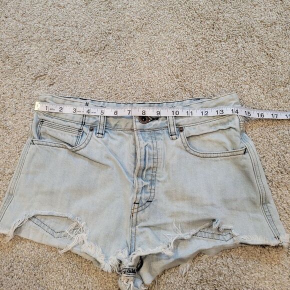 Free People Women's Jeans Shorts Size 27 - Picture 4 of 4